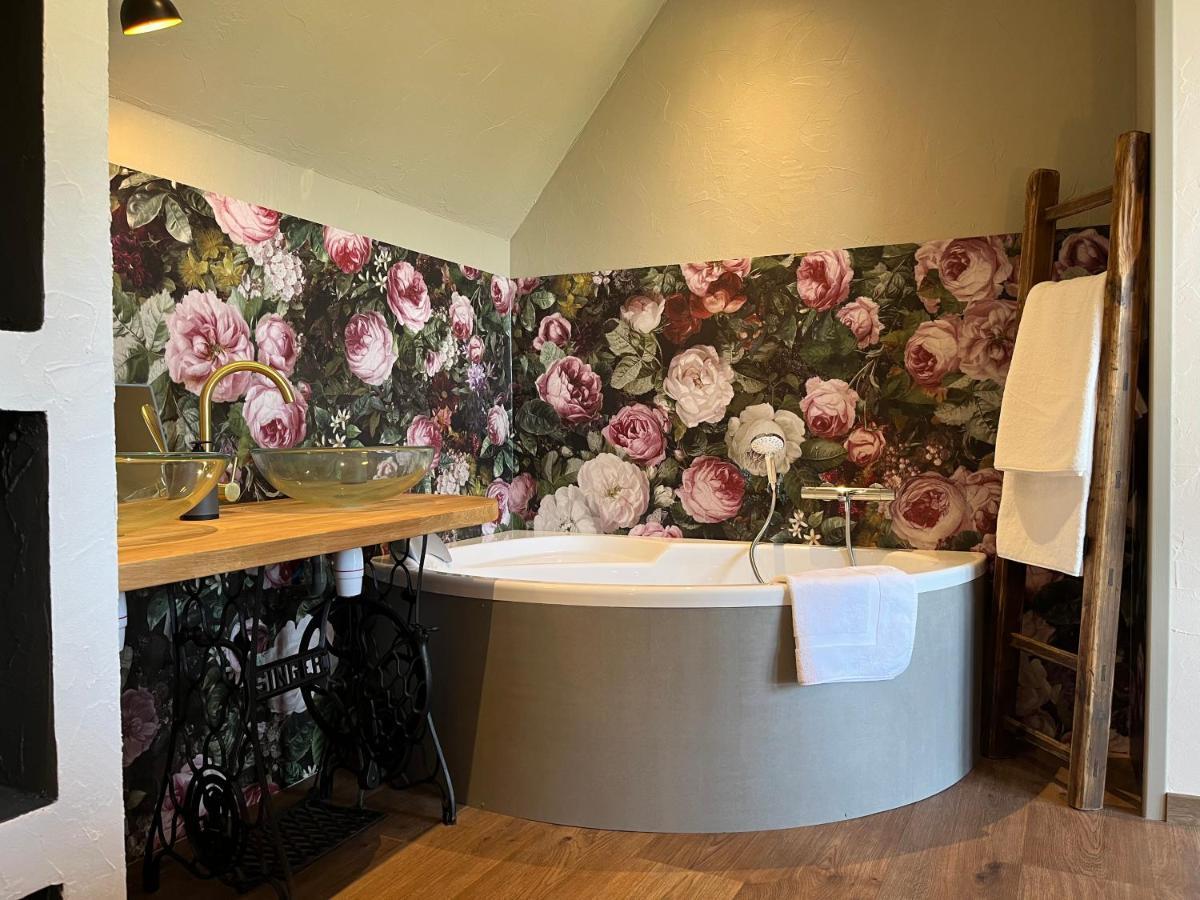 Maison D'Hote Avec Sauna Et Jacuzzi A La Campagne Les Portes du Coglais Экстерьер фото