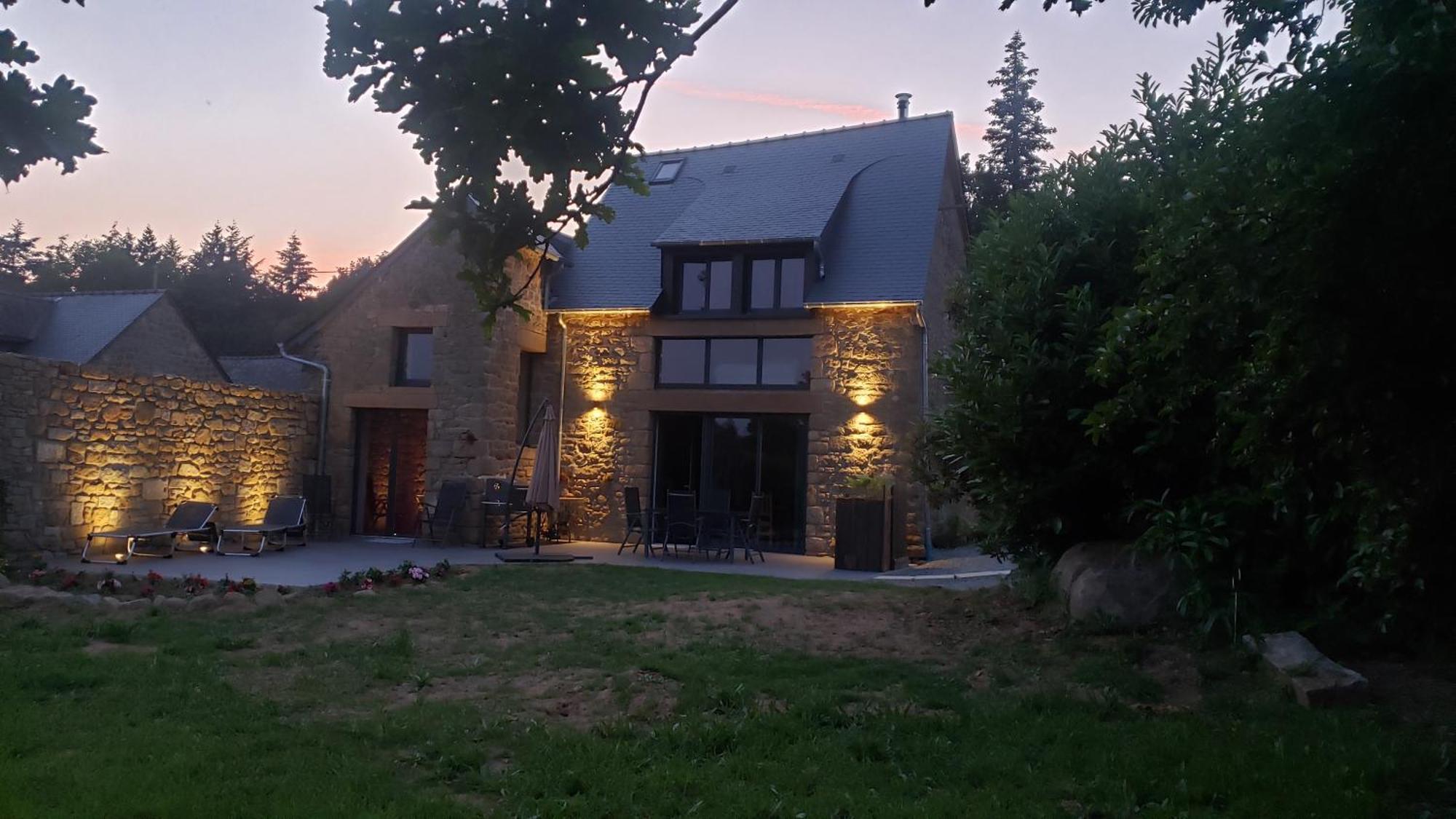 Maison D'Hote Avec Sauna Et Jacuzzi A La Campagne Les Portes du Coglais Экстерьер фото